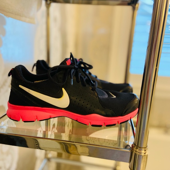 Nike Shoes New Nike Womens Size 75 Hot Pink And Black Running Shoes